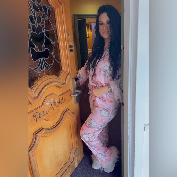 🎅🏽NWT🎅🏽Sexy Santa Pink Christmas 2 Piece Button Up Silky Pajama Set w Fur Trim - Picture 10 of 17